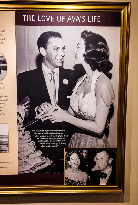 Photo of Ava Gardner and Frank Sinatra