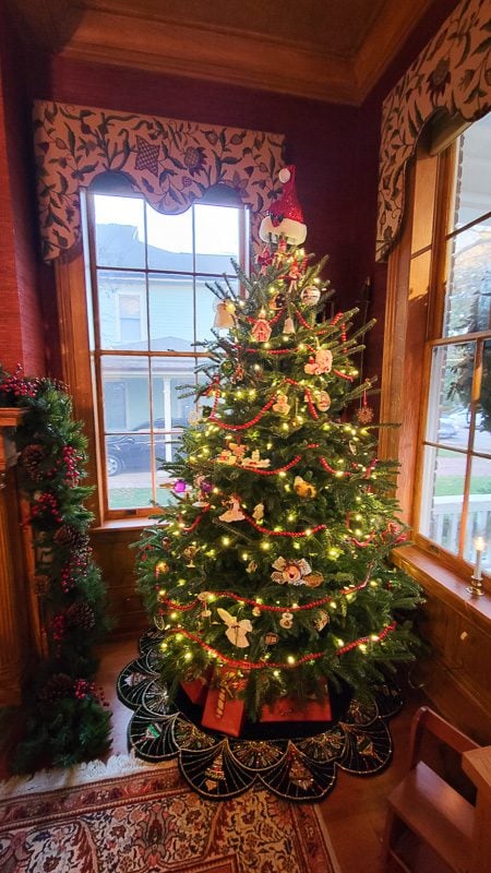 historic oakwood christmas decorations 8