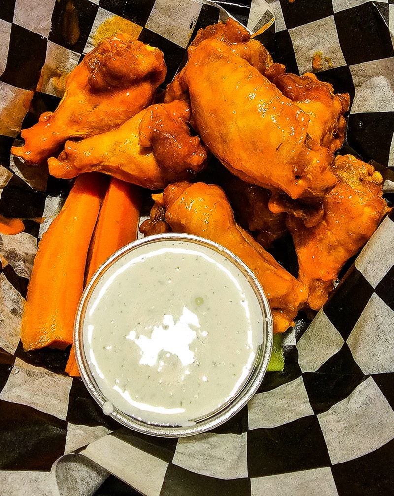 Chicken wings with ranch sauce