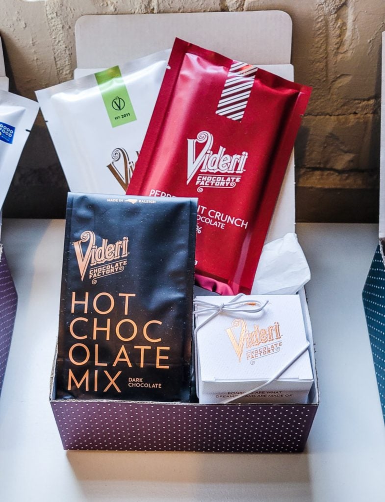 Hot chocolate and block of chocolate gift box
