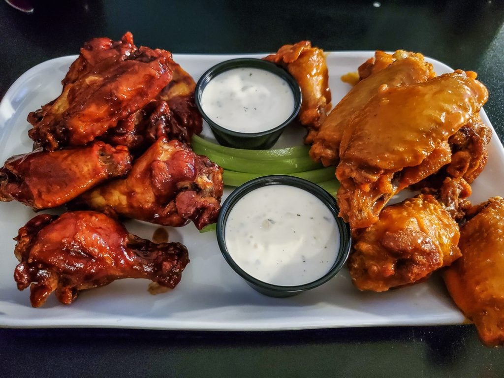 Wings and ranch sauce