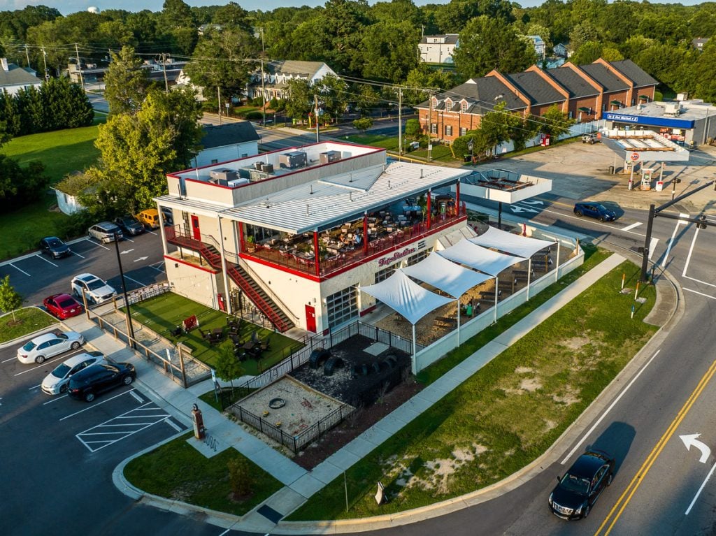 Aerial photo of a two story restaurant