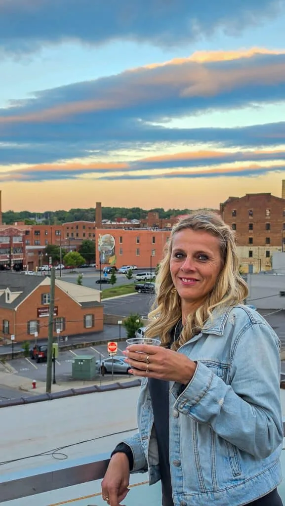 lady with occktail on bee hotel rooftop
