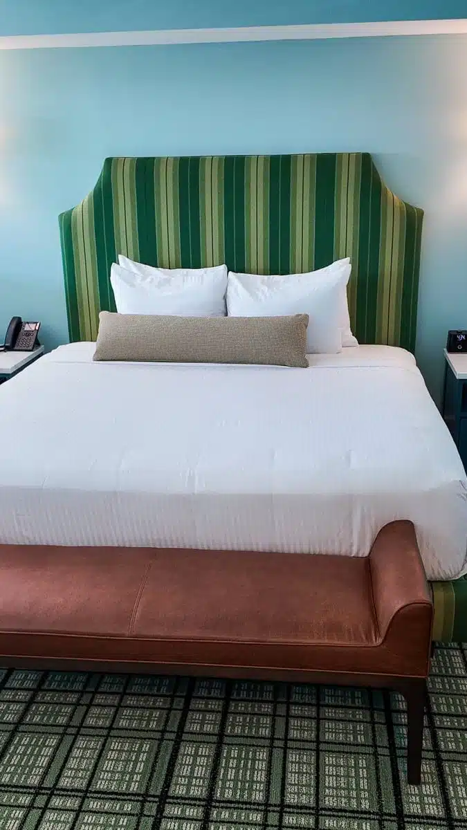 laurel hotel bed