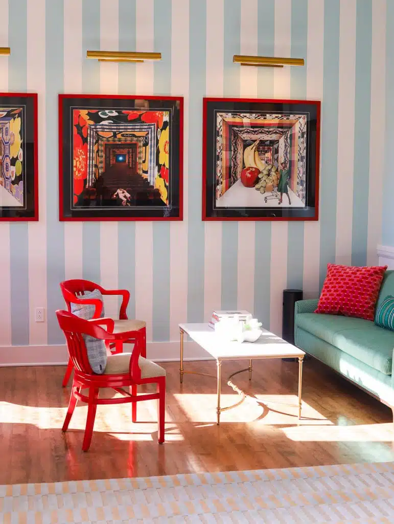 lobby of aurel yhotel