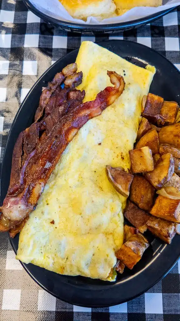 omelet and bacon at riverside cafe danvile
