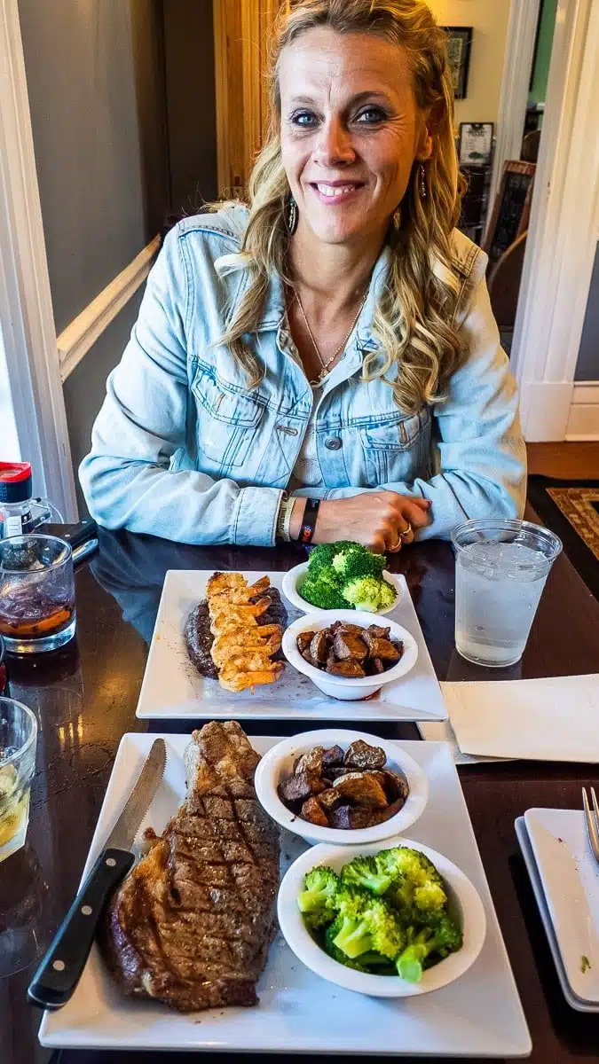 woman with meals at oak tavern
